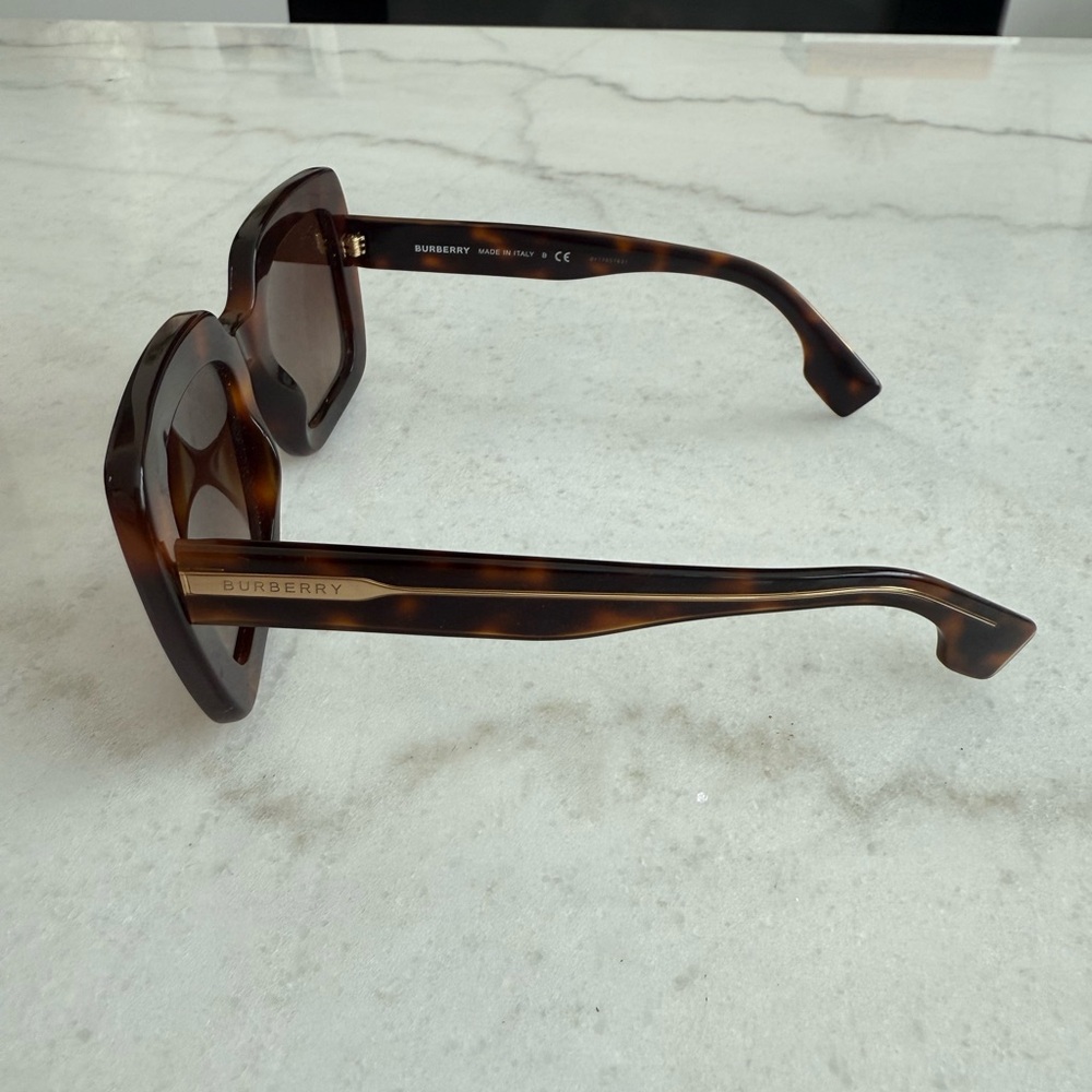 Burberry Brown Tortoiseshell Sunglasses Classic Design - Picture 3 of 7